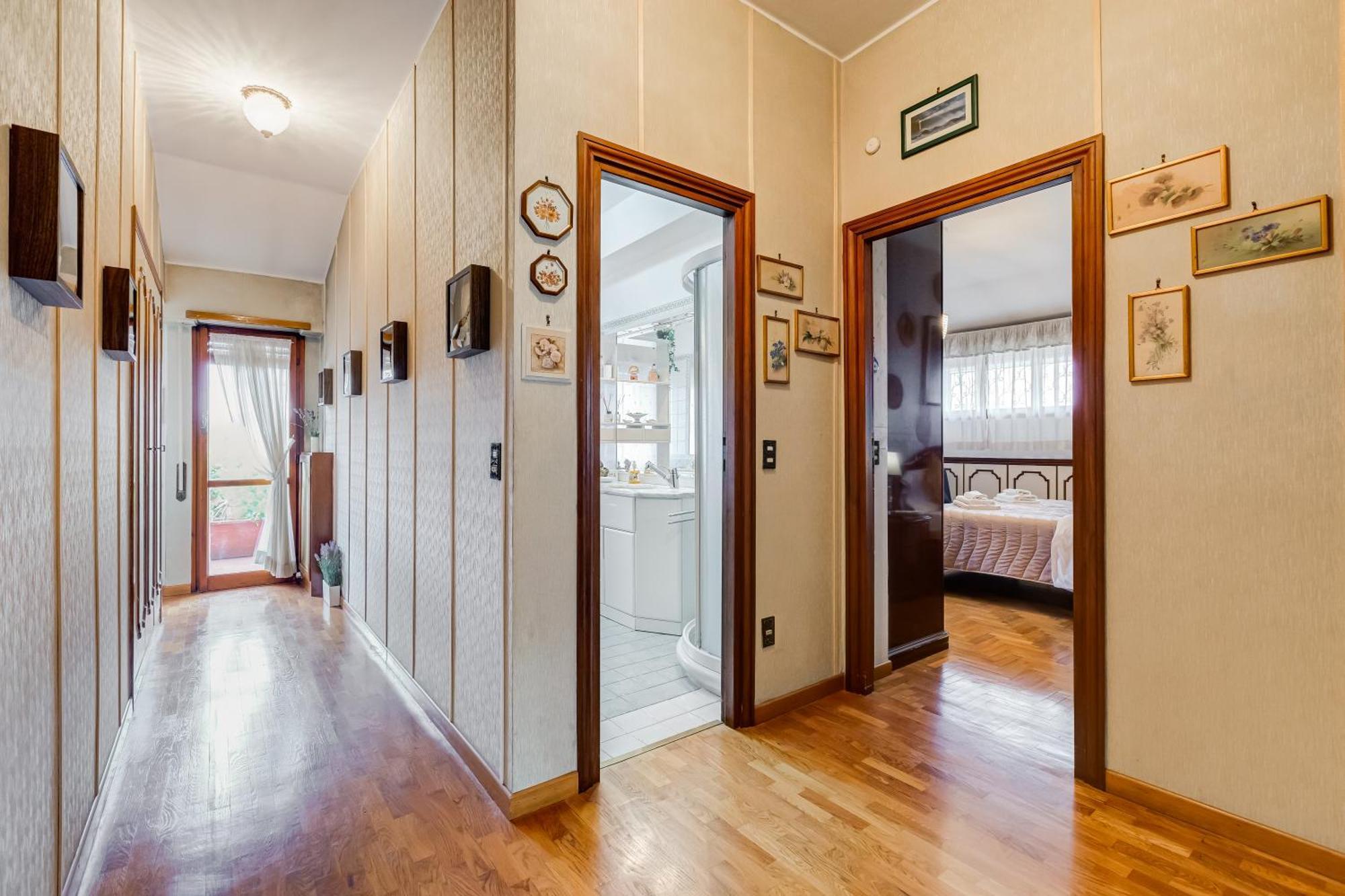 The Elegant Penthouse - Ampio Attico Con Posto Auto Appartamento Roma